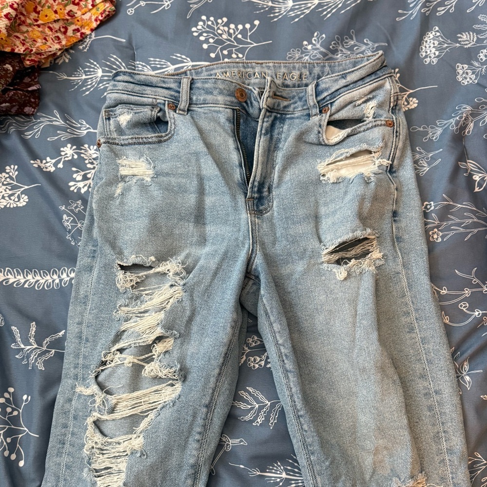 American Eagle Distressed Light Blue Women's Jeans
